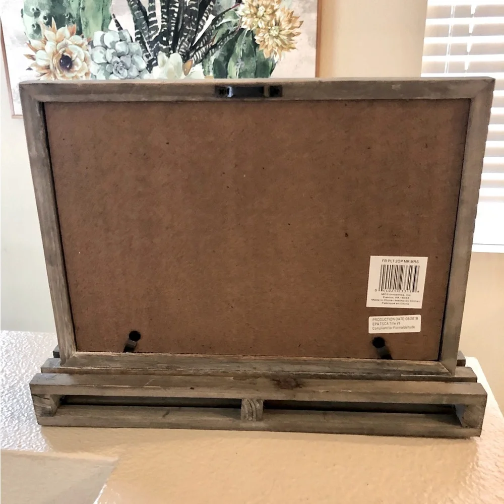 NEW! Rustic Mr. & Mrs. Wood Palett Picture Frame